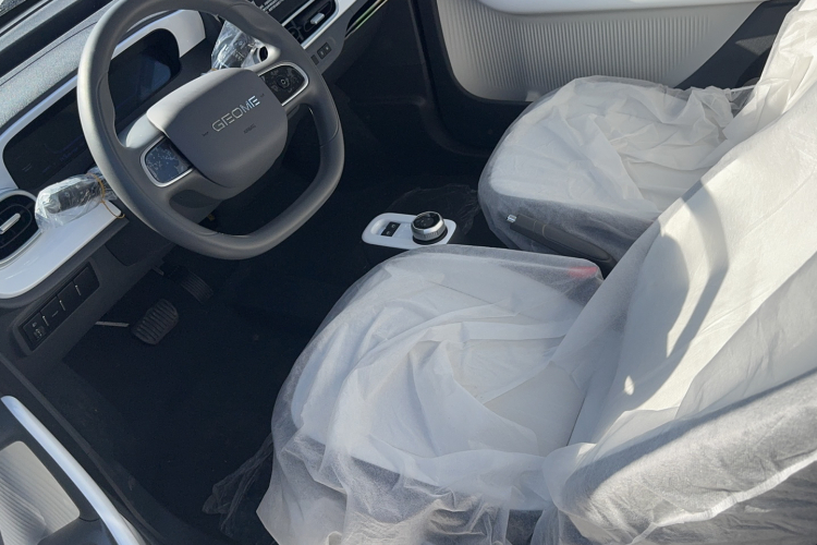 吉利银河 熊猫 2025款 210km 元气熊中控内饰7001