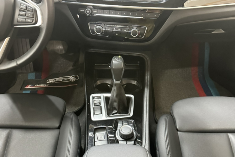 宝马1系 2018款 改款 118i 运动型局部细节16