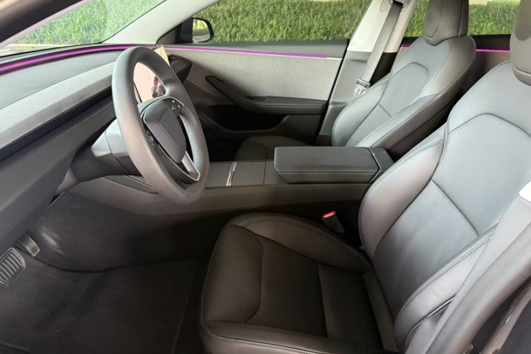 特斯拉 Model 3 2023款 后轮驱动版中控内饰7003