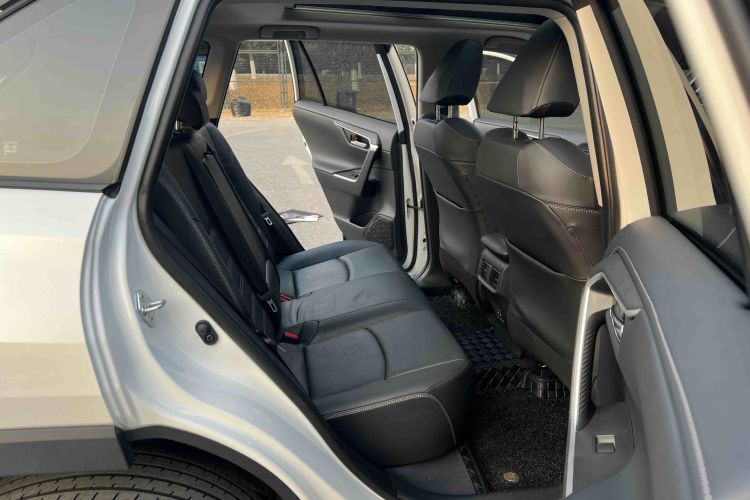 丰田 RAV4荣放 2023款 2.0L CVT两驱风尚Plus版中控内饰7011