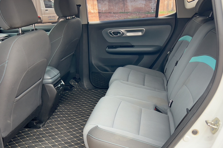 埃安 AION Y 2023款 Younger中控内饰7002