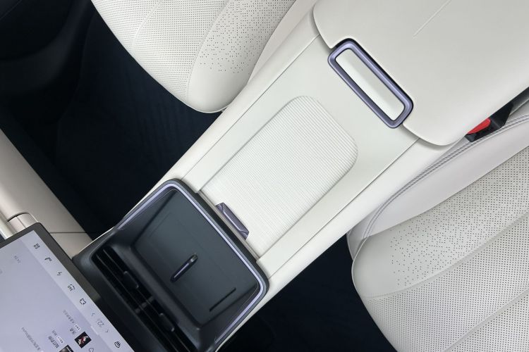 领克07 2024款 EM-P 126长续航智驾Ultra中控内饰7012