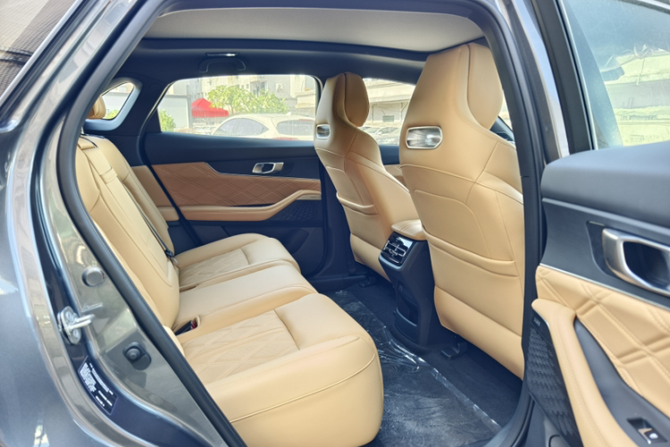 长安UNI-K 2024款 2.0T 两驱全球行版中控内饰7004