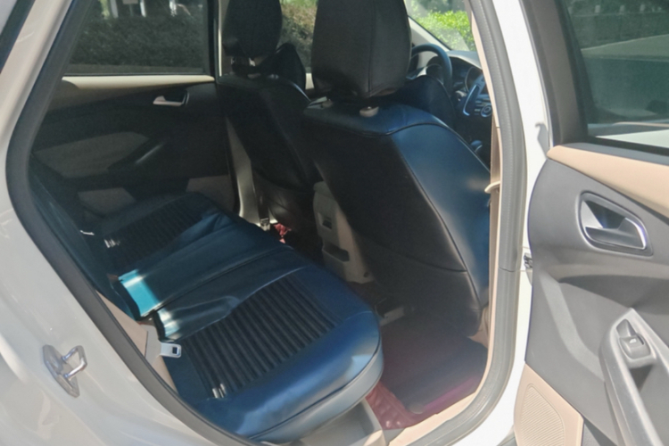 福特 福克斯 2018款 三厢经典 1.6L 自动舒适型智行版局部细节22