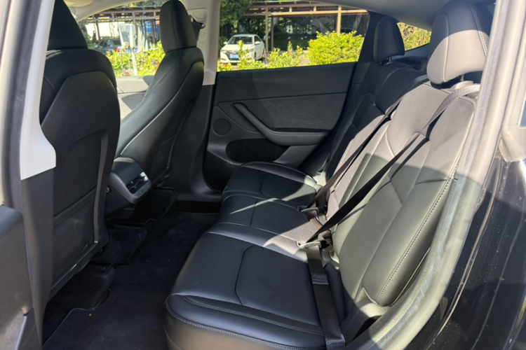 特斯拉 Model Y 2022款 后轮驱动版中控内饰7012