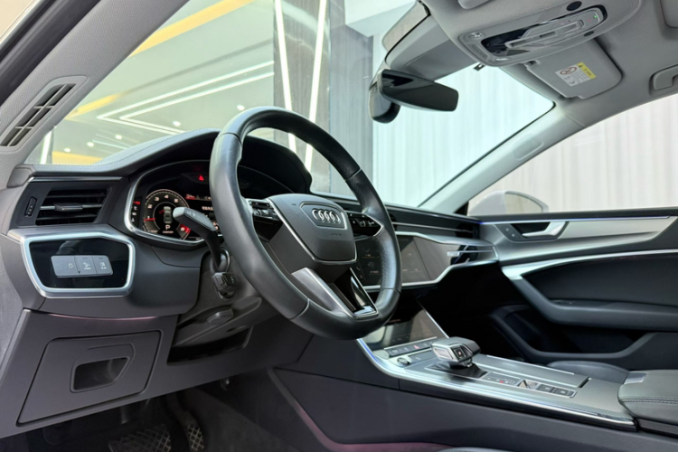 奥迪A7 2021款 45 TFSI 臻选型中控内饰7001