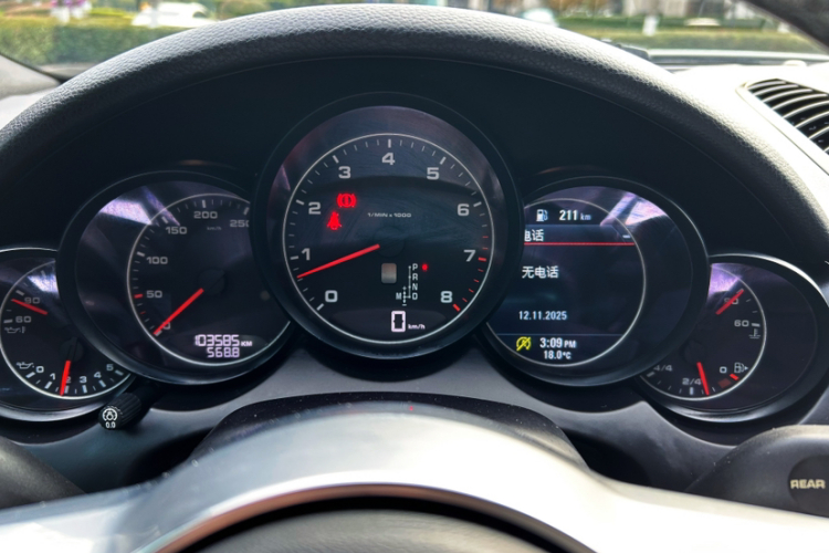 保时捷 2016款 Cayenne Platinum Edition 3.0T中控内饰15