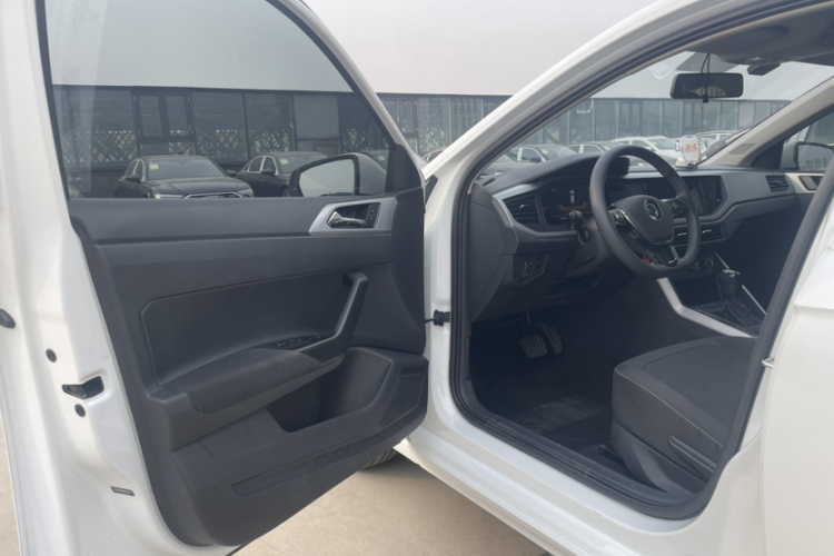 大众 Polo 2023款 Plus 1.5L 自动全景乐享版中控内饰7001