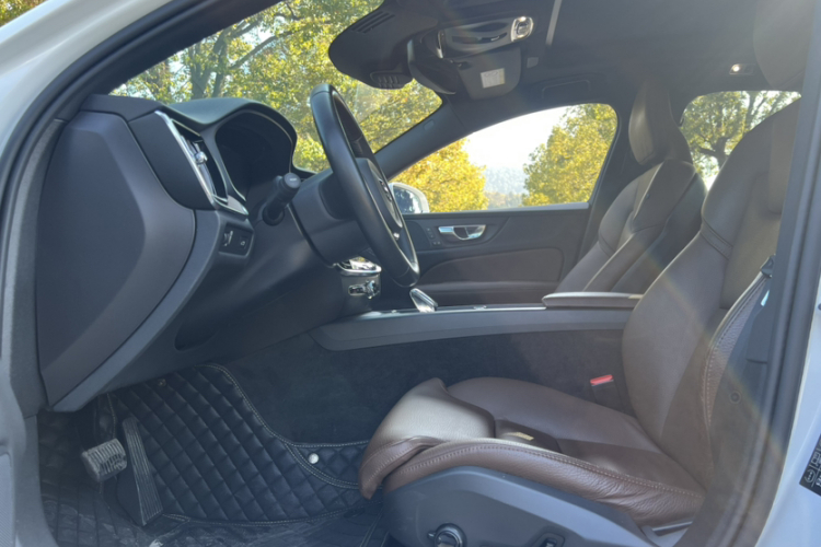 沃尔沃S60 2022款 B4 智远豪华版中控内饰7009