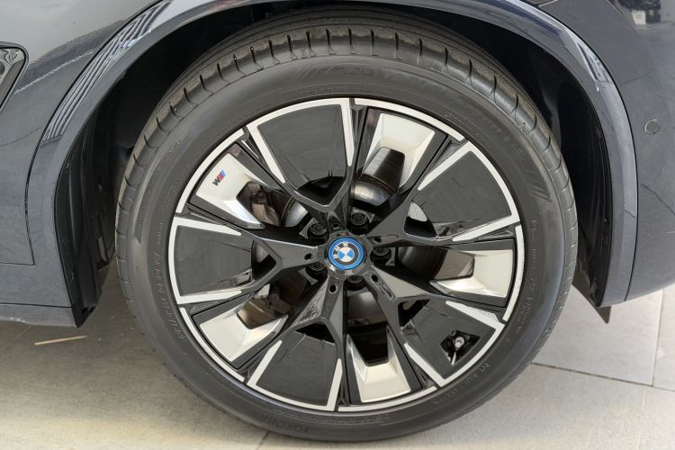 宝马iX3 2022款 改款 创领型中控内饰7004