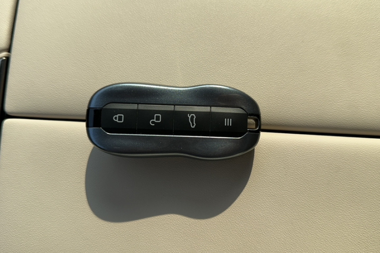 小米汽车 小米SU7 2024款 四驱超长续航高阶智驾Max版中控内饰7005