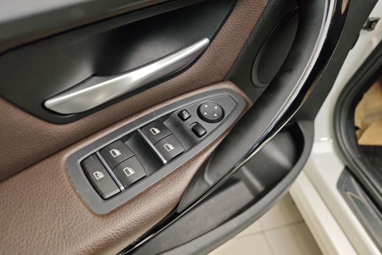 宝马3系 2018款 320Li 时尚型中控内饰7004