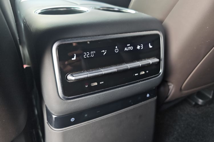 理想汽车 理想L9 2022款 Max中控内饰7012