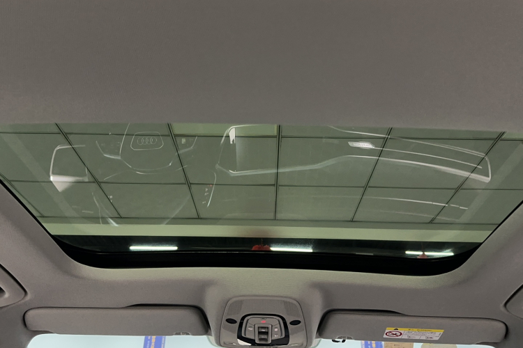 奥迪A6L 2019款 45 TFSI quattro 臻选致雅型中控内饰7011