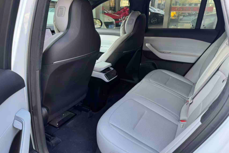 蔚来ES6 2024款 75kWh中控内饰7005