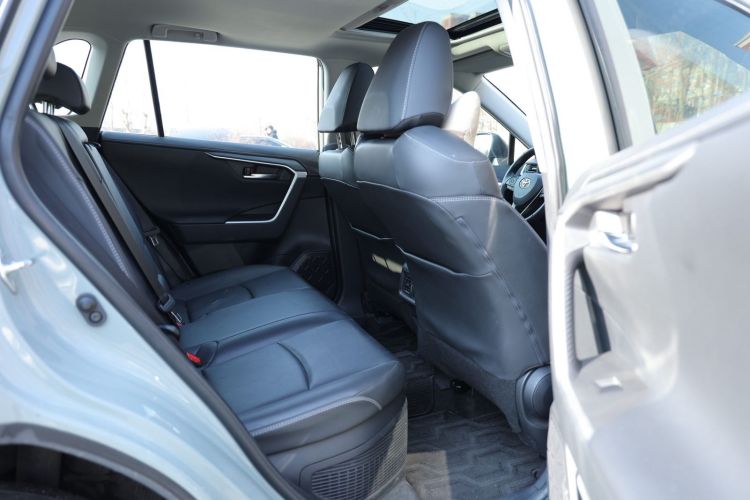 丰田 RAV4荣放 2020款 双擎 2.5L E-CVT四驱精英PLUS版中控内饰7004