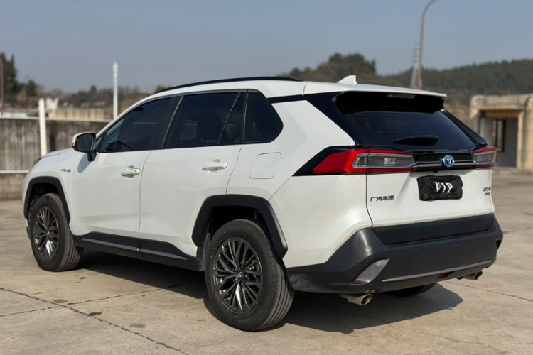 丰田 威兰达 2024款 双擎 2.5L E-CVT两驱豪华PLUS版车身外观6004