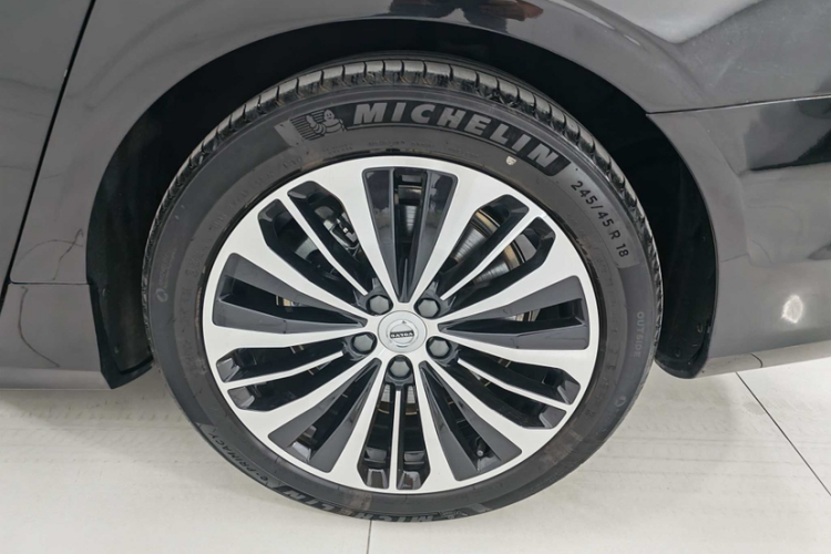 沃尔沃S90新能源 2024款 插电式混动 四驱长续航智逸豪华版车身外观6008