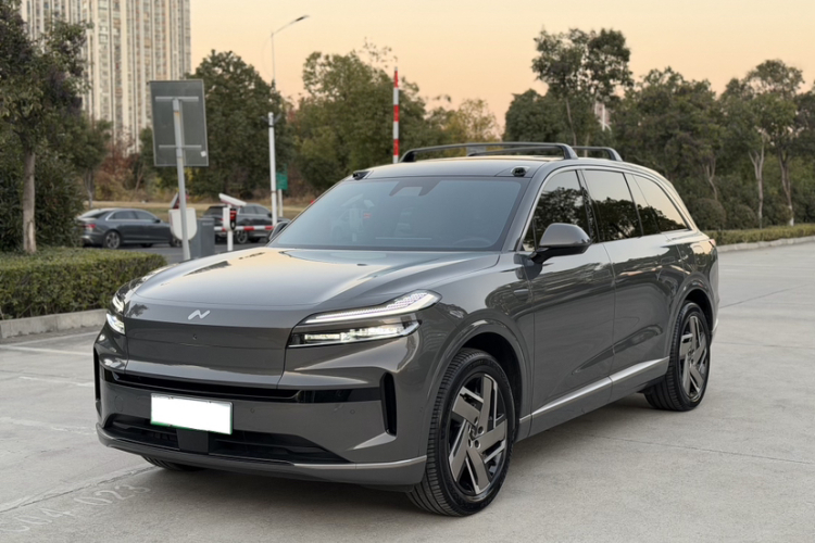 乐道L90 2025款 Max 六座版车身外观1