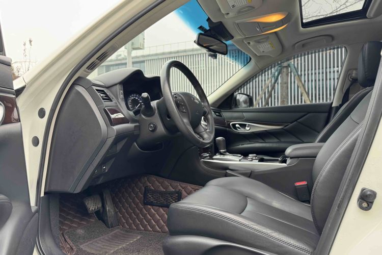 英菲尼迪Q70 2019款 Q70L 2.0T 精英版 PLUS中控内饰7002