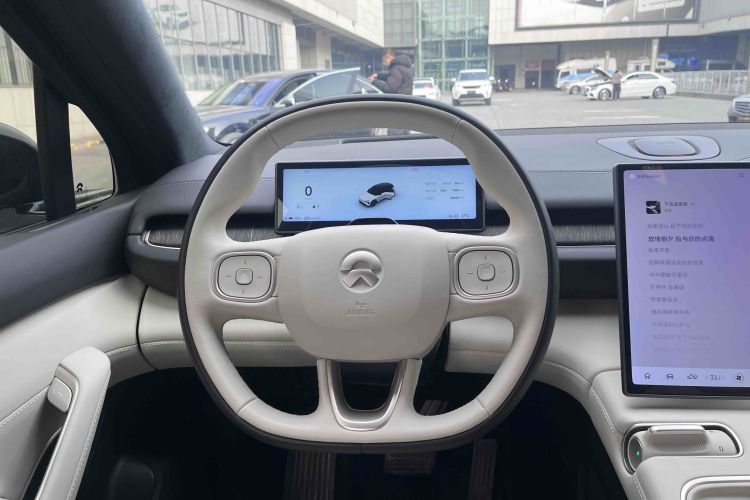 蔚来ES6 2024款 75kWh中控内饰7011