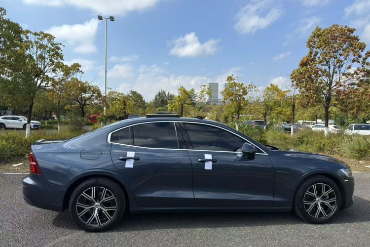 沃尔沃S60 2023款 B4 智逸豪华版车身外观6010