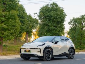 极氪X 2025款 四座后驱魔方版