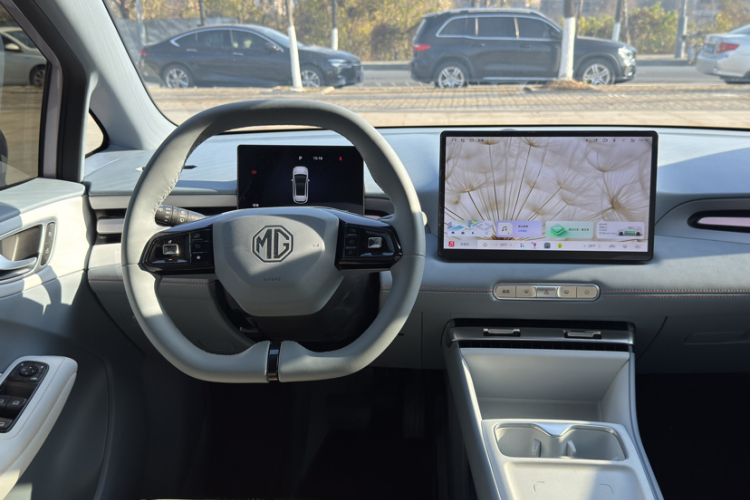 名爵 MG4 EV 2026款 437 从容版中控内饰7005