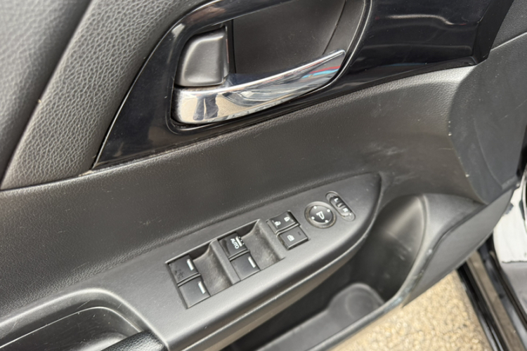 本田 雅阁 2016款 2.0L 精英版中控内饰7004