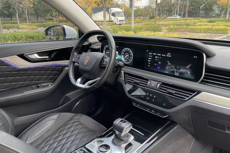 红旗HS5 2019款 2.0T 智联旗享版中控内饰7011