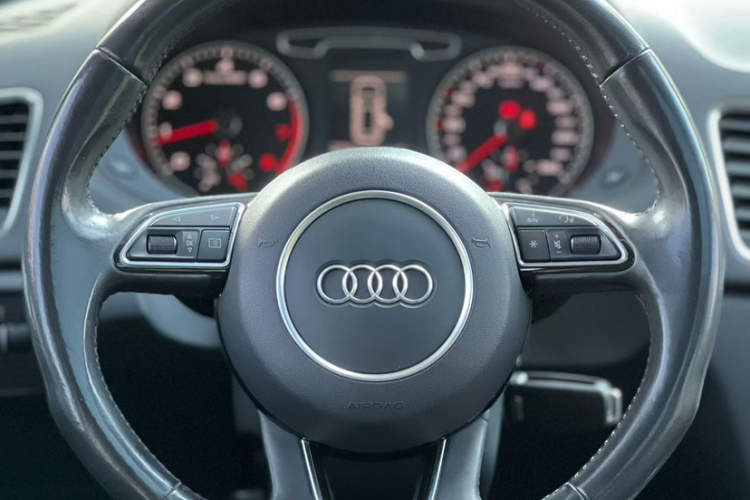 奥迪Q3 2015款 30 TFSI 舒适型中控内饰7002