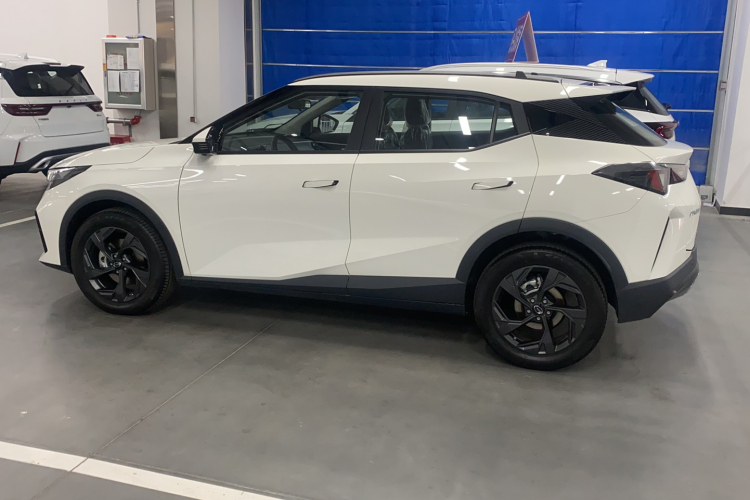 广汽传祺 传祺GS3 2023款 影速 270T 劲享版车身外观6005