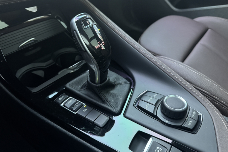 宝马X2 2020款 sDrive25i 领先型M越野套装中控内饰7001