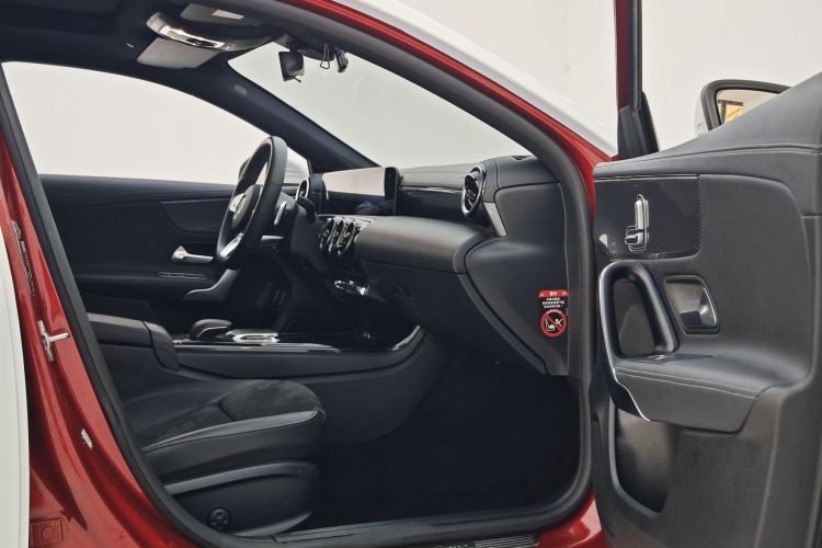 奔驰A级 2019款 A 200 L 运动轿车中控内饰7005