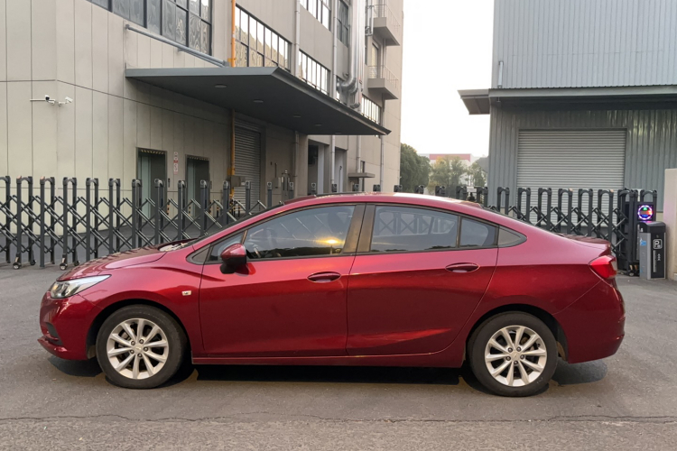 雪佛兰 科鲁兹 2018款 320 自动先锋天窗版车身外观6011