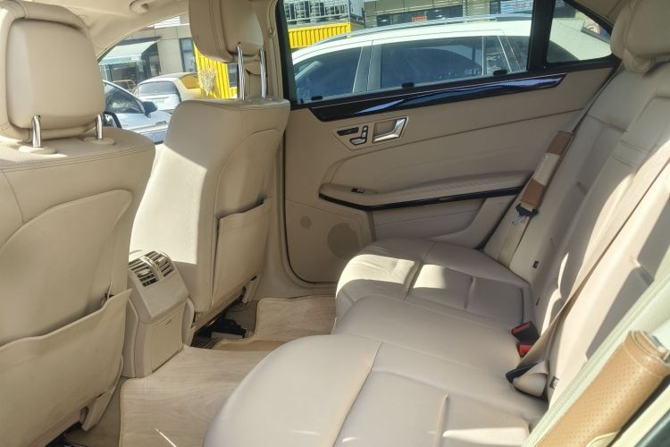 奔驰E级 2014款 改款 E 260 L 运动型中控内饰7004