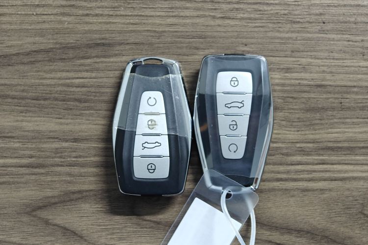 吉利汽车 星越L 2025款 东方曜 2.0TD 自动四驱望月版中控内饰7001