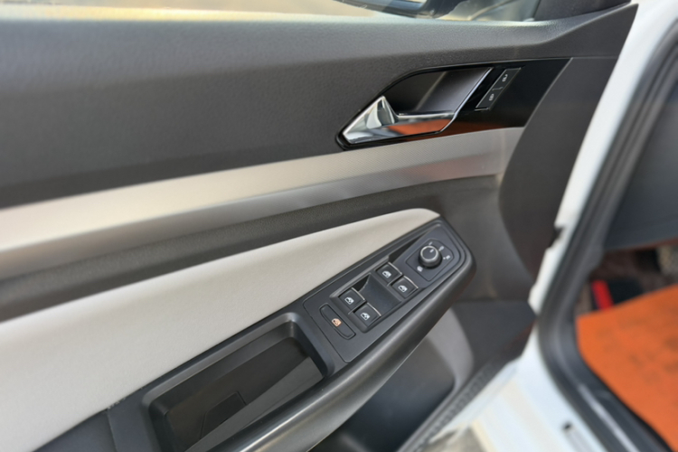 大众 宝来 2023款 300TSI DSG尊行版中控内饰7005