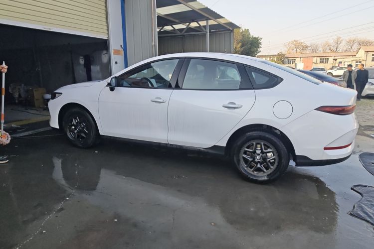 比亚迪 秦PLUS 2025款 DM-i 智驾版 55KM领先型车身外观6005