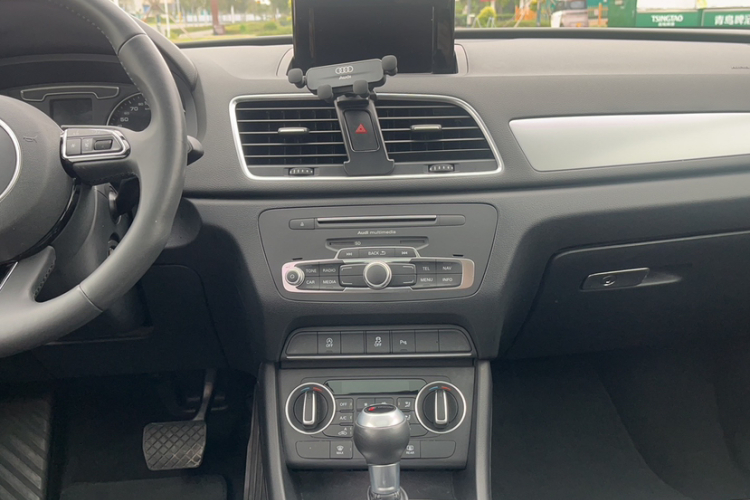 奥迪Q3 2018款 30周年年型 30 TFSI 时尚型中控内饰7003