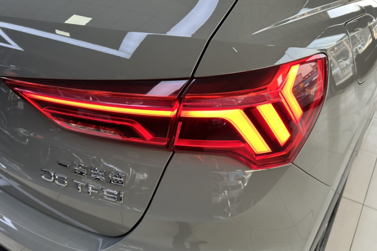奥迪Q3 2024款 35 TFSI 时尚致雅型车身外观6007