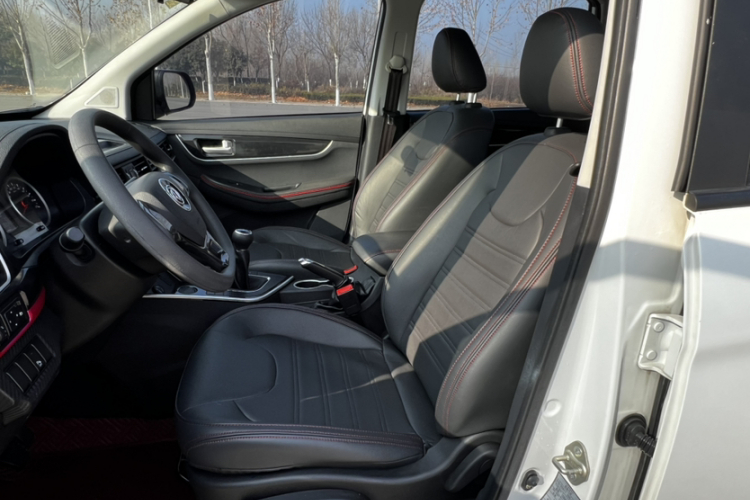 东风风行 风行SX6 2019款 1.6L 手动舒适型 国VI中控内饰7006