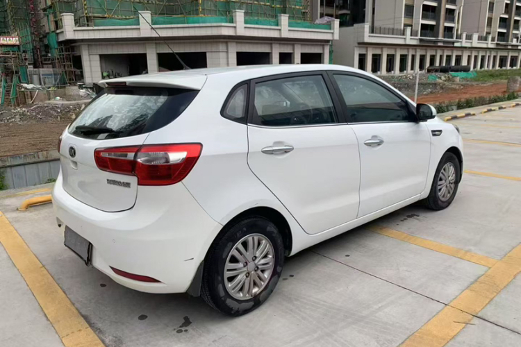 起亚K2 2012款 两厢 1.4L MT GLS车身外观6004