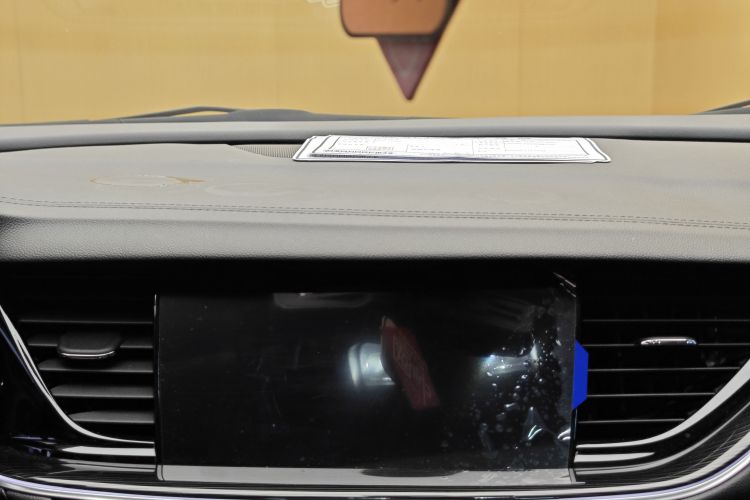 别克 君威 2024款 25T 超享版中控内饰7010