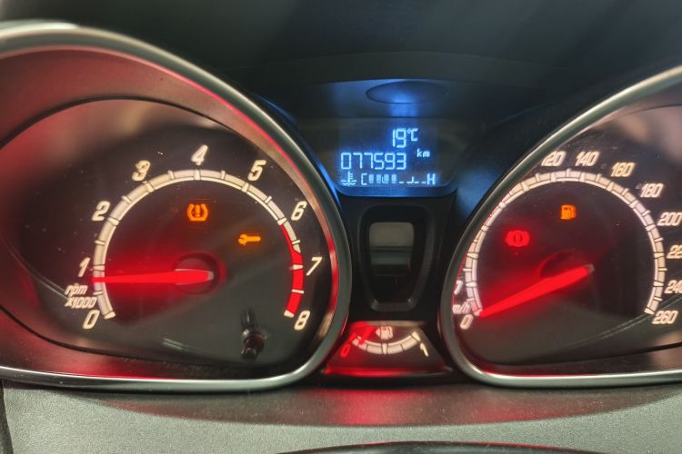 福特 嘉年华(进口) 2013款 1.6T ST中控内饰15