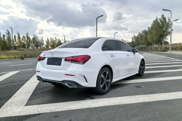 奔驰A级 2022款 改款二 A 200 L 运动轿车时尚型车身外观6005