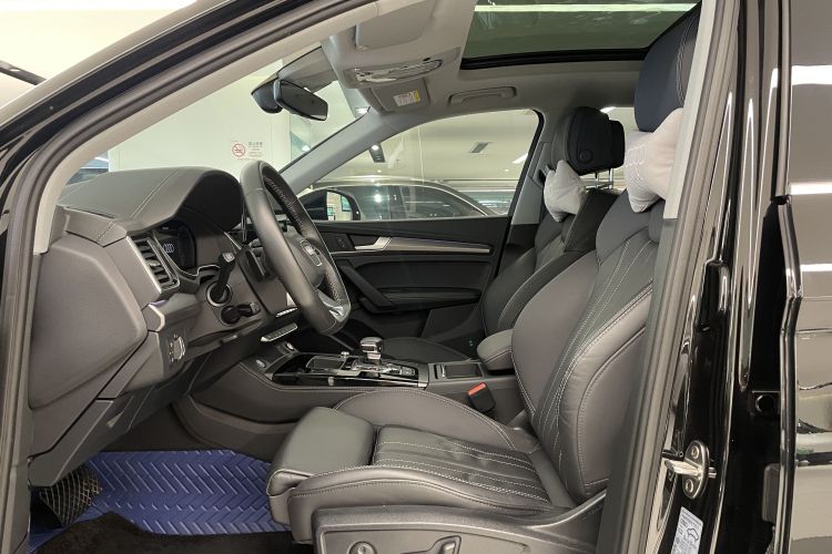 奥迪Q5L 2022款 改款 40T 豪华动感型中控内饰7015