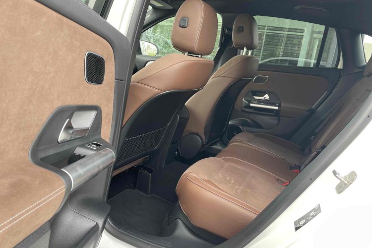 奔驰GLA AMG 2024款 AMG GLA 35 4MATIC中控内饰7006