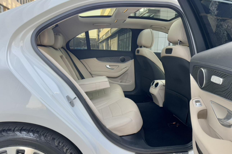 奔驰C级 2017款 C 200 L 运动版中控内饰7006