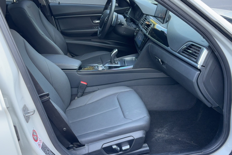 宝马3系 2017款 320Li M运动型中控内饰7007